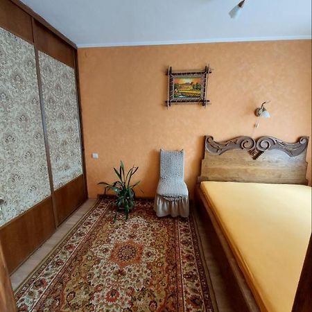 לוצק Apartment On Voli Avenue 21 מראה חיצוני תמונה